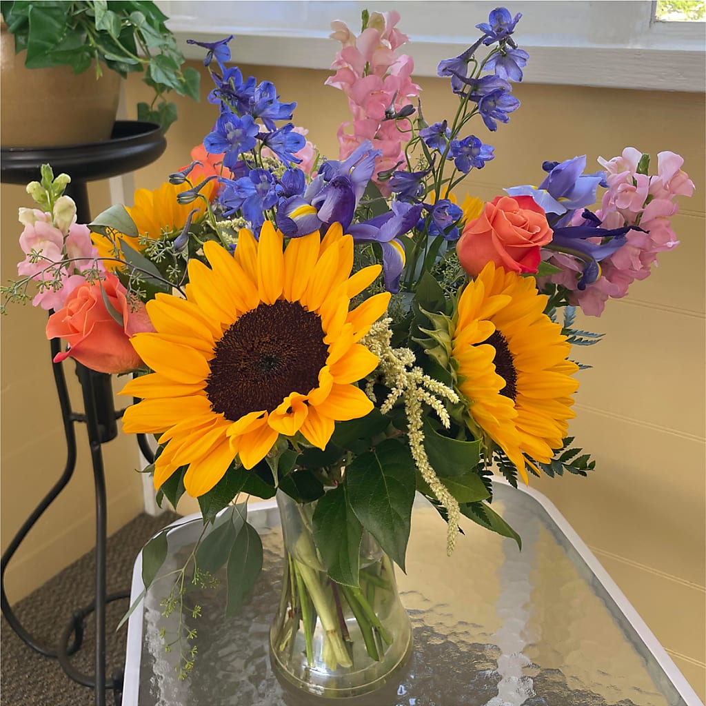 Rays of Life Bouquet –  Charming Petals, Dracut MA