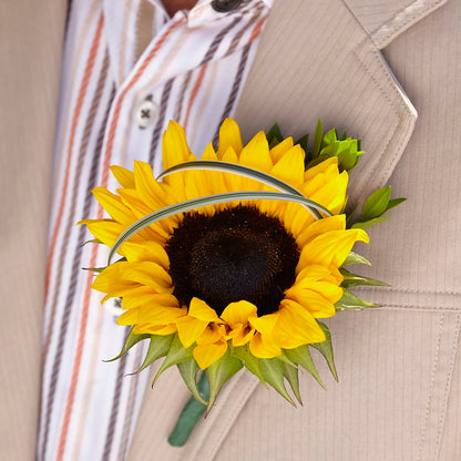 Free Spirit Boutonniere –  Charming Petals, Dracut MA